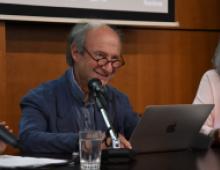 Bernard Golse hablando en la conferencia