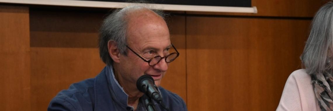 Bernard Golse hablando en la conferencia